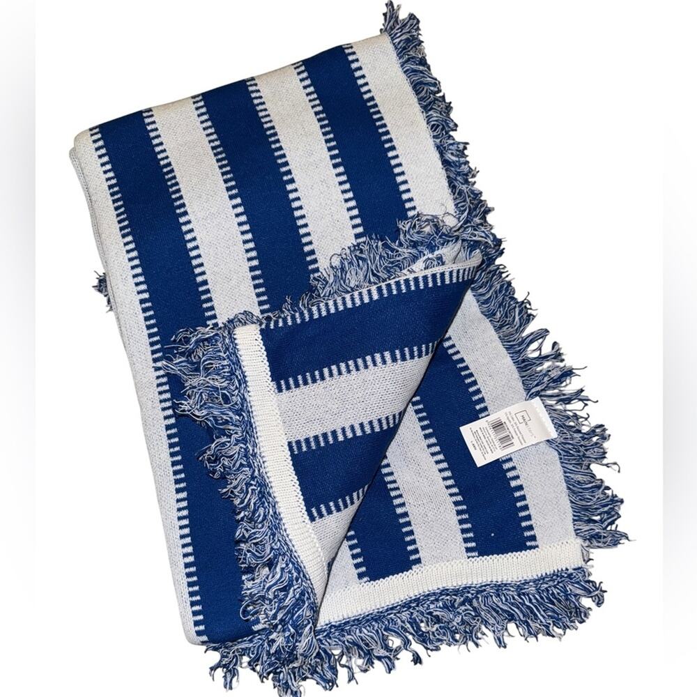 Mainstays Blue and White Fringed Throw Blanket NWOT